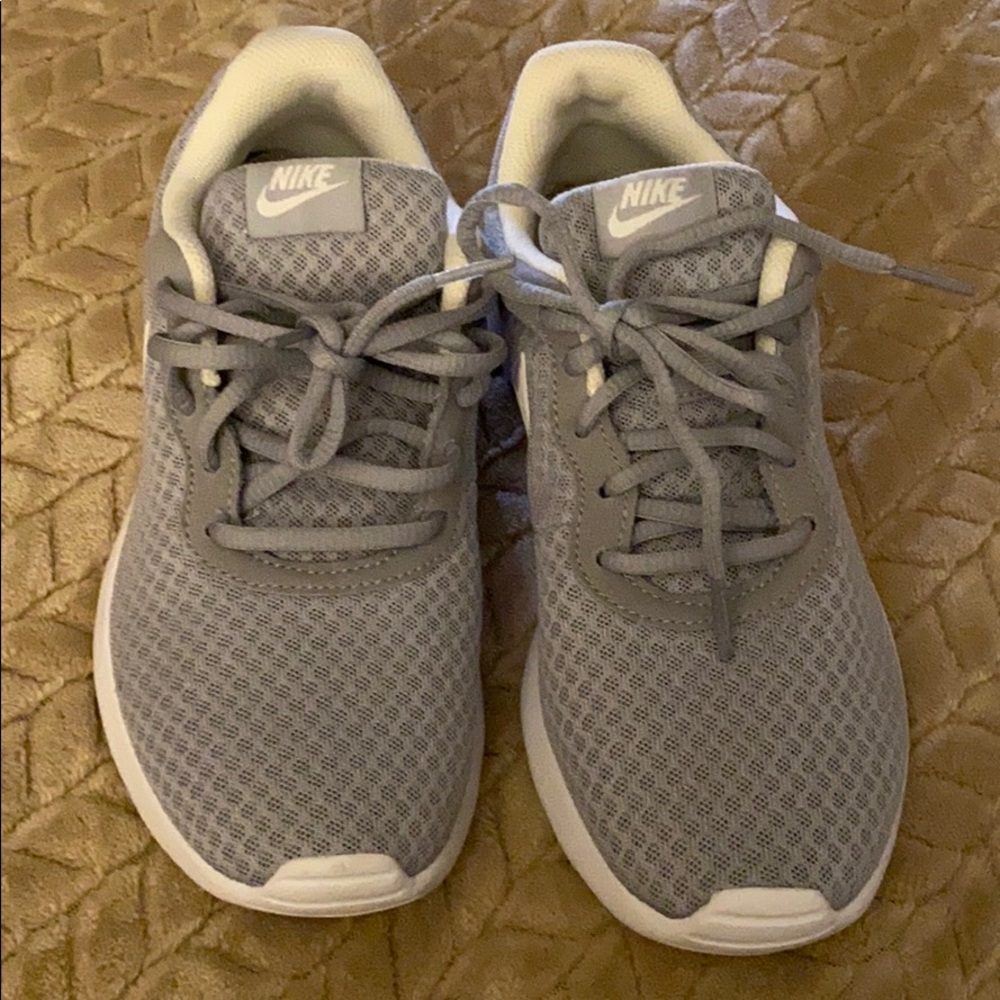Nike Tanjun shoes